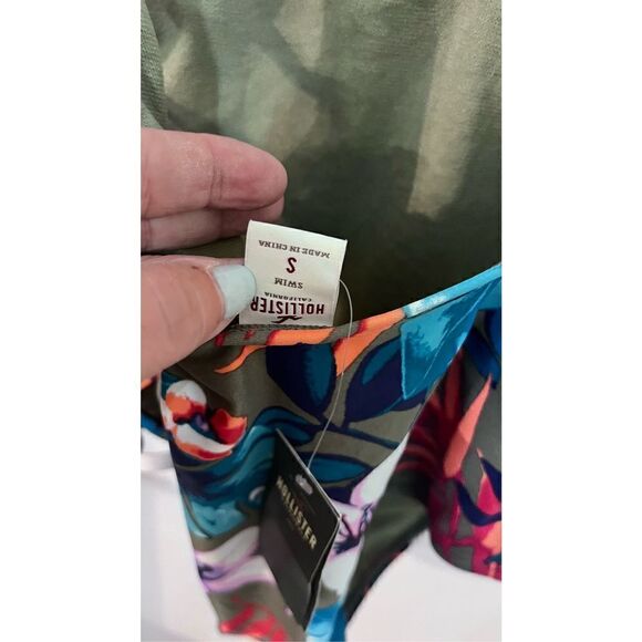 Hollister Women's One-Piece Multicolor Floral Gray Swimsuit Size S NWT - Picture 13 of 13